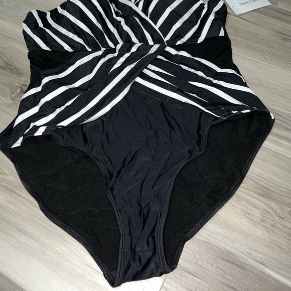 🌟 Stripe black & white one piece - Picture 3 of 5